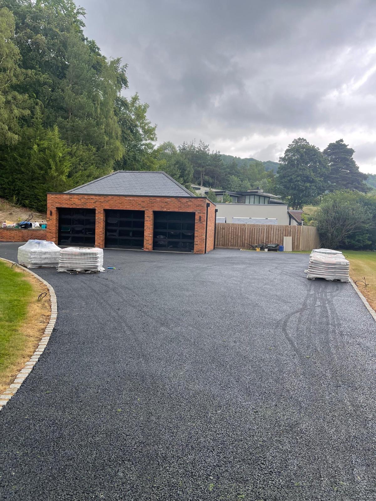Tarmac driveway finish