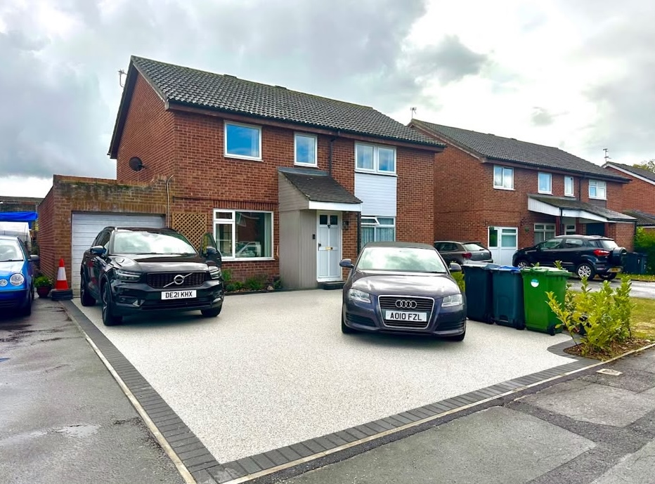 Resin driveway installed by DriveScape Ltd